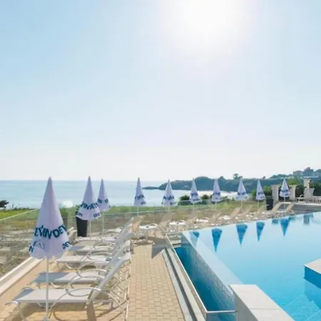 Yungata Penthouse In Casa Paradiso , юнгата *