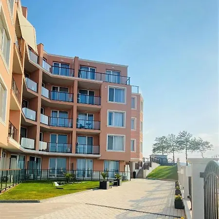Апартамент Yungata Penthouse In Casa Paradiso , юнгата *